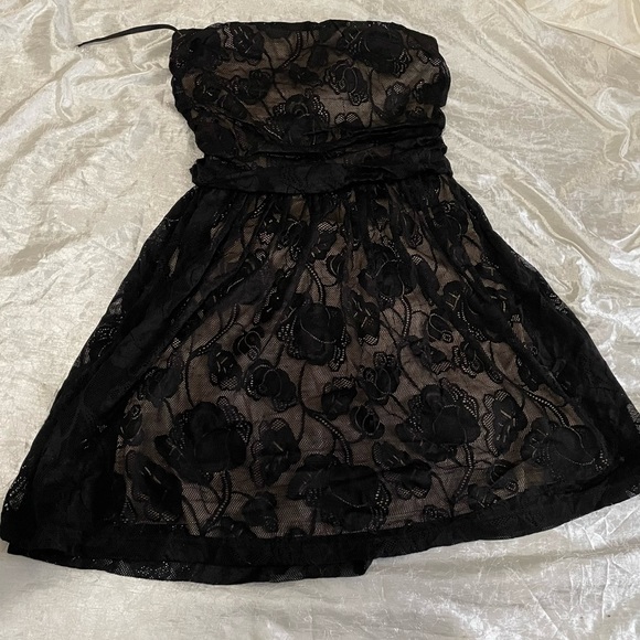 ❤️‍🔥3/$22❤️‍🔥 Strapless black on tan lace dress - Picture 6 of 8